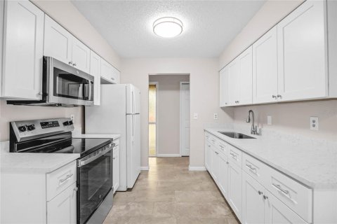 House in Orlando, Florida 2 bedrooms, 100.33 sq.m. № 1905910 - photo 6