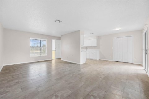 House in Orlando, Florida 2 bedrooms, 100.33 sq.m. № 1905910 - photo 2