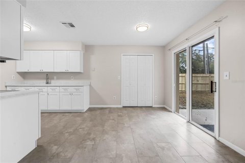 House in Orlando, Florida 2 bedrooms, 100.33 sq.m. № 1905910 - photo 3