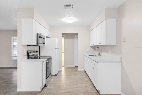 House in Orlando, Florida 2 bedrooms, 100.33 sq.m. № 1905910 - photo 5