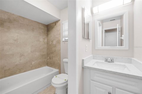 House in Orlando, Florida 2 bedrooms, 100.33 sq.m. № 1905910 - photo 9
