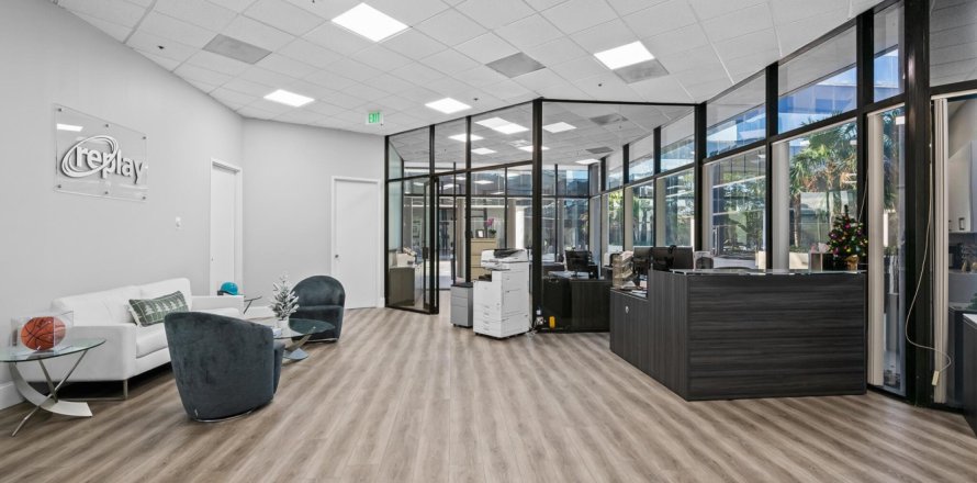 Propiedad comercial en Boca Raton, Florida № 922369