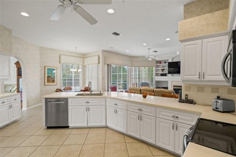 House in Weeki Wachee, Florida 3 bedrooms, 245.63 sq.m. № 2205127 - photo 11
