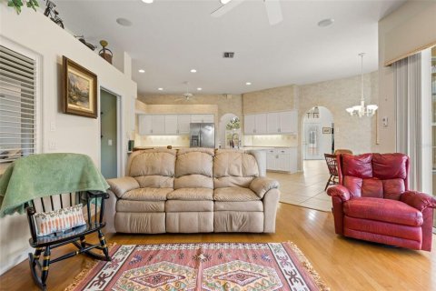House in Weeki Wachee, Florida 3 bedrooms, 245.63 sq.m. № 2205127 - photo 15