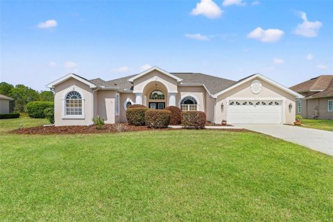 House in Weeki Wachee, Florida 3 bedrooms, 245.63 sq.m. № 2205127