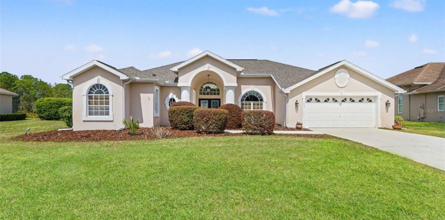 House in Weeki Wachee, Florida 3 bedrooms, 245.63 sq.m. № 2205127