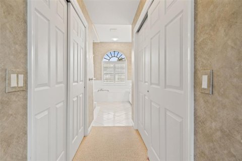 House in Weeki Wachee, Florida 3 bedrooms, 245.63 sq.m. № 2205127 - photo 27
