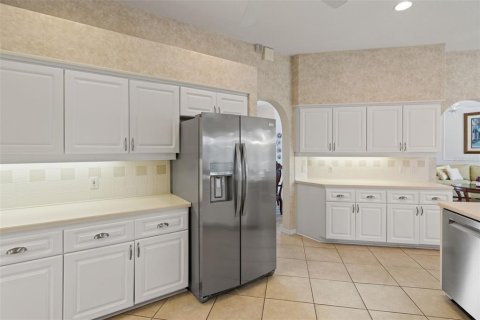 House in Weeki Wachee, Florida 3 bedrooms, 245.63 sq.m. № 2205127 - photo 12