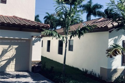 Снять в аренду виллу или дом в Хомстед, Флорида 4 спальни, 267.37м2, № 2005122 - фото 3