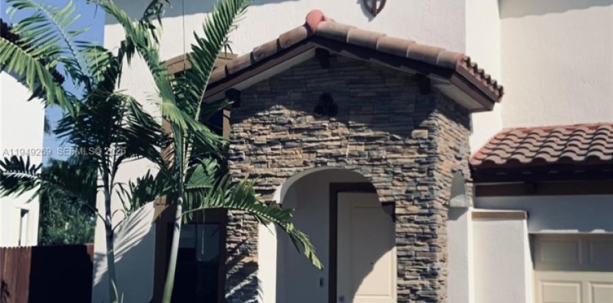 Дом в Хомстед, Флорида 4 спальни, 267.37м2 № 2005122