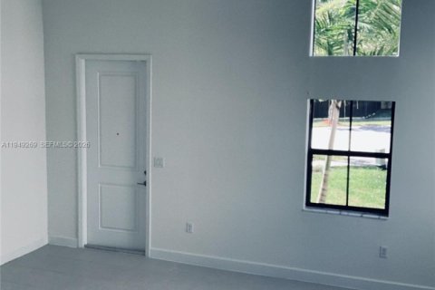 Снять в аренду виллу или дом в Хомстед, Флорида 4 спальни, 267.37м2, № 2005122 - фото 7