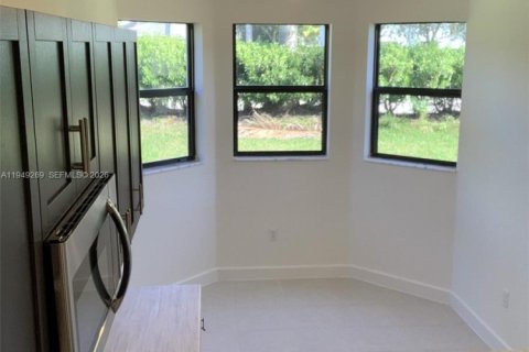 Снять в аренду виллу или дом в Хомстед, Флорида 4 спальни, 267.37м2, № 2005122 - фото 6