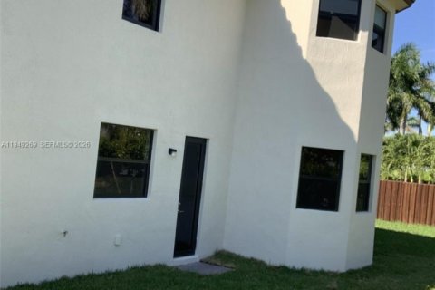 Снять в аренду виллу или дом в Хомстед, Флорида 4 спальни, 267.37м2, № 2005122 - фото 12