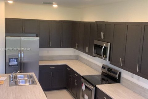 Снять в аренду виллу или дом в Хомстед, Флорида 4 спальни, 267.37м2, № 2005122 - фото 5