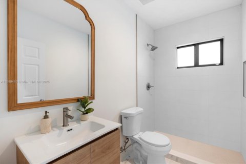 House in Miami, Florida 4 bedrooms, 218.51 sq.m. № 1952607 - photo 23