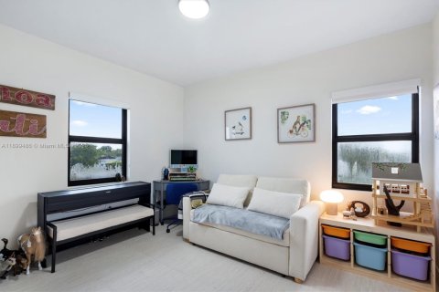 House in Miami, Florida 4 bedrooms, 218.51 sq.m. № 1952607 - photo 19