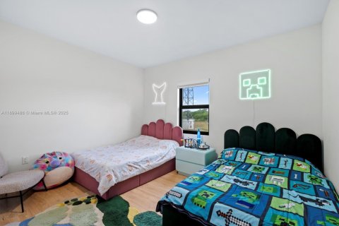 House in Miami, Florida 4 bedrooms, 218.51 sq.m. № 1952607 - photo 21