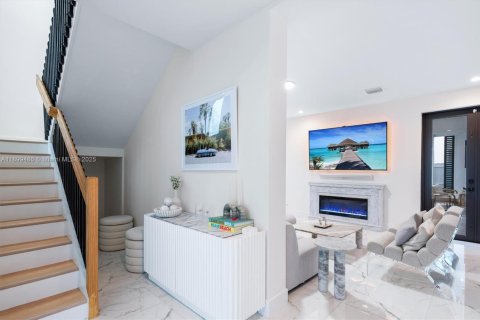 House in Miami, Florida 4 bedrooms, 218.51 sq.m. № 1952607 - photo 10