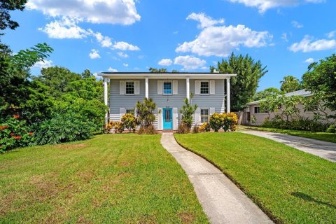 Villa ou maison à Saint Petersburg, Floride 4 chambres, 231.79 m2 № 2373809
