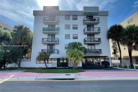 Copropriété à louer à Miami Beach, Floride: 2 chambres, 101.26 m2 № 1799363 - photo 1