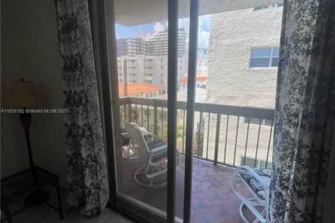 Copropriété à louer à Miami Beach, Floride: 2 chambres, 101.26 m2 № 1799363 - photo 7