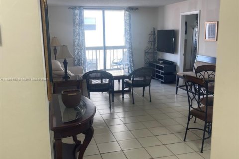 Copropriété à louer à Miami Beach, Floride: 2 chambres, 101.26 m2 № 1799363 - photo 12