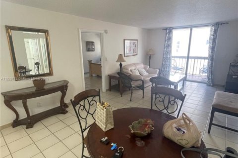 Copropriété à louer à Miami Beach, Floride: 2 chambres, 101.26 m2 № 1799363 - photo 9