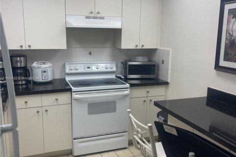 Copropriété à louer à Miami Beach, Floride: 2 chambres, 101.26 m2 № 1799363 - photo 10