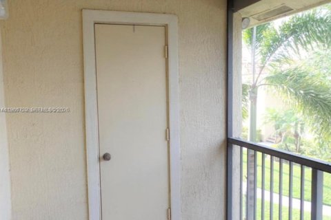 Copropriété à louer à Pompano Beach, Floride: 1 chambre, 75.53 m2 № 2028881 - photo 11