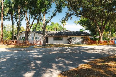 House in Tampa, Florida 4 bedrooms, 274.25 sq.m. № 2110879