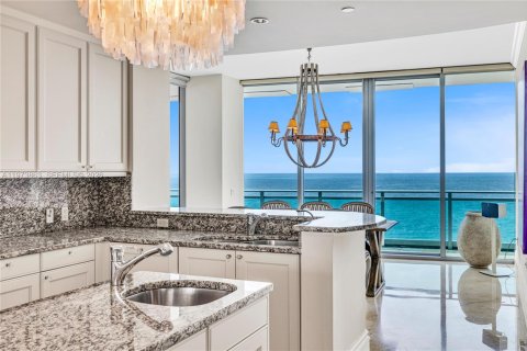 Condo in Bal Harbour, Florida, 3 bedrooms  № 2042092 - photo 23