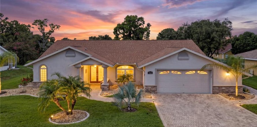 Casa en Spring Hill, Florida 3 dormitorios, 209.96 m2 № 2352310