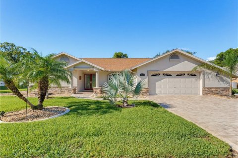 Casa en venta en Spring Hill, Florida, 3 dormitorios, 209.96 m2 № 2352310 - foto 2