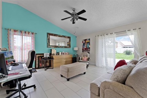 House in Casselberry, Florida 3 bedrooms, 149.48 sq.m. № 1842179 - photo 13
