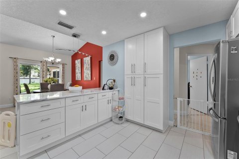 House in Casselberry, Florida 3 bedrooms, 149.48 sq.m. № 1842179 - photo 6