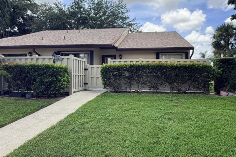 Condominio en West Palm Beach, Florida, 2 dormitorios  № 2191759