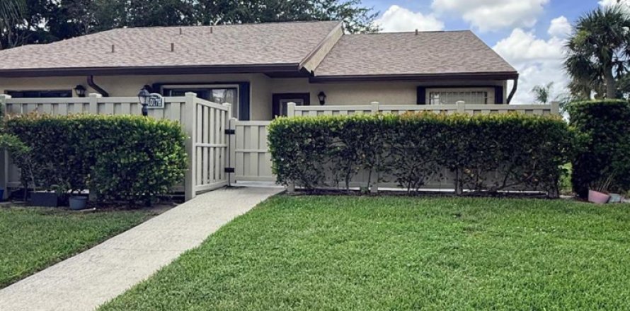 Condominio en West Palm Beach, Florida, 2 dormitorios  № 2191759