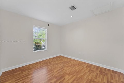 Villa ou maison à vendre à Miami Shores, Floride: 4 chambres, 169.83 m2 № 1957367 - photo 23