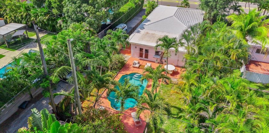 Villa ou maison à Miami Shores, Floride 4 chambres, 169.83 m2 № 1957367