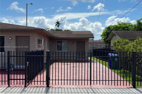 Propiedad comercial en venta en Miami, Florida, 164.44 m2 № 1892253 - foto 1