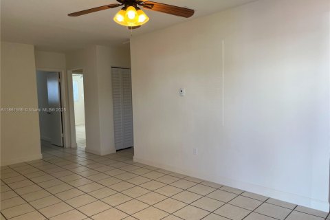 Propiedad comercial en venta en Miami, Florida, 164.44 m2 № 1892253 - foto 9