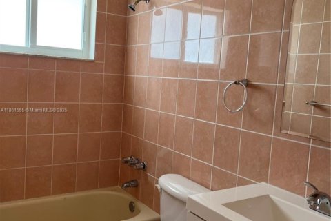 Propiedad comercial en venta en Miami, Florida, 164.44 m2 № 1892253 - foto 5