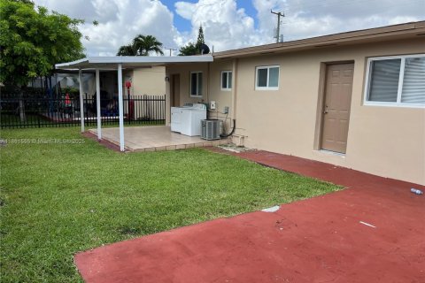 Propiedad comercial en venta en Miami, Florida, 164.44 m2 № 1892253 - foto 11