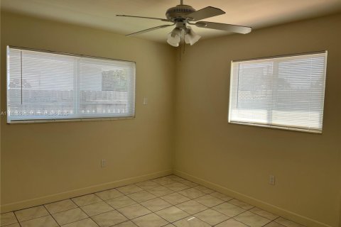 Propiedad comercial en venta en Miami, Florida, 164.44 m2 № 1892253 - foto 6