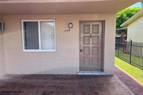 Propiedad comercial en venta en Miami, Florida, 164.44 m2 № 1892253 - foto 2