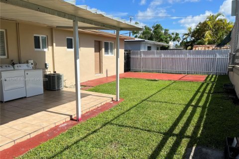 Propiedad comercial en venta en Miami, Florida, 164.44 m2 № 1892253 - foto 10