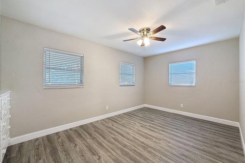 House in Saint Petersburg, Florida 3 bedrooms, 105.07 sq.m. № 1838385 - photo 23