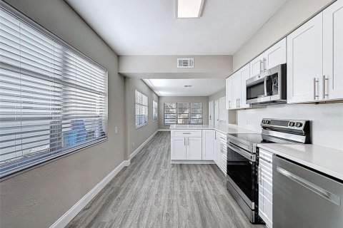 House in Saint Petersburg, Florida 3 bedrooms, 105.07 sq.m. № 1838385 - photo 16