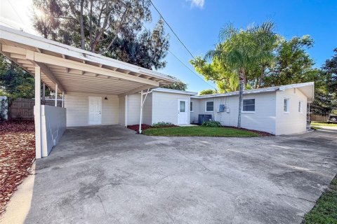 House in Saint Petersburg, Florida 3 bedrooms, 105.07 sq.m. № 1838385 - photo 5