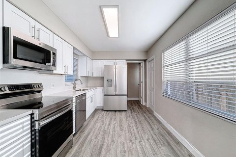 House in Saint Petersburg, Florida 3 bedrooms, 105.07 sq.m. № 1838385 - photo 14